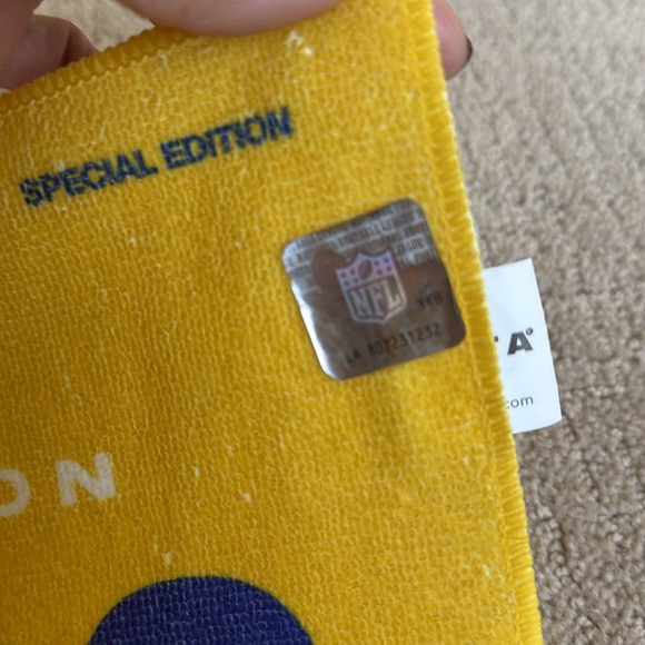 LA Rams Game Day Rally Towel - Picture 4 of 4